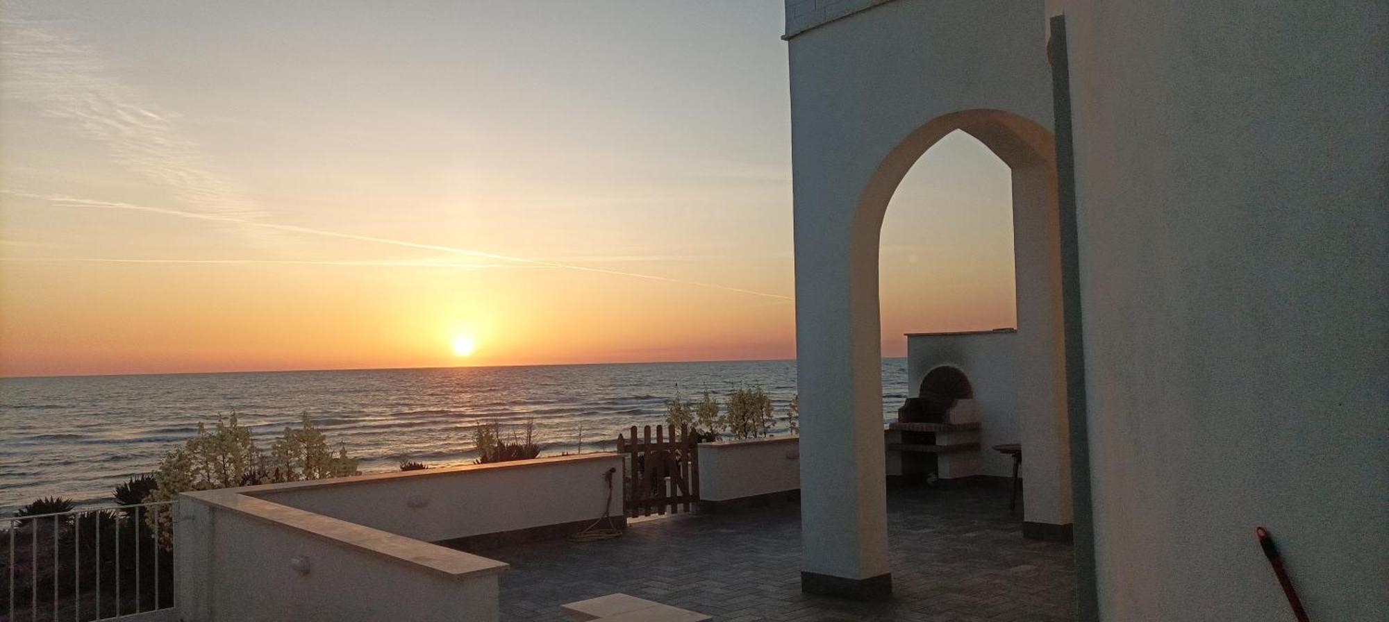 The Suite On The Beach Torvaianica Exterior photo