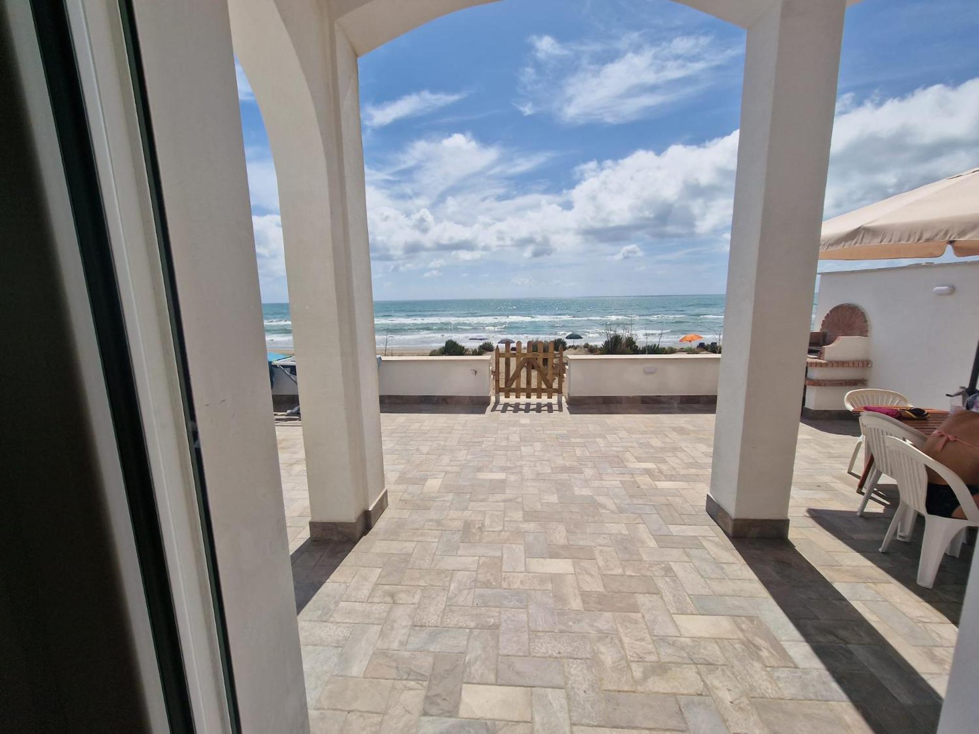 The Suite On The Beach Torvaianica Exterior photo
