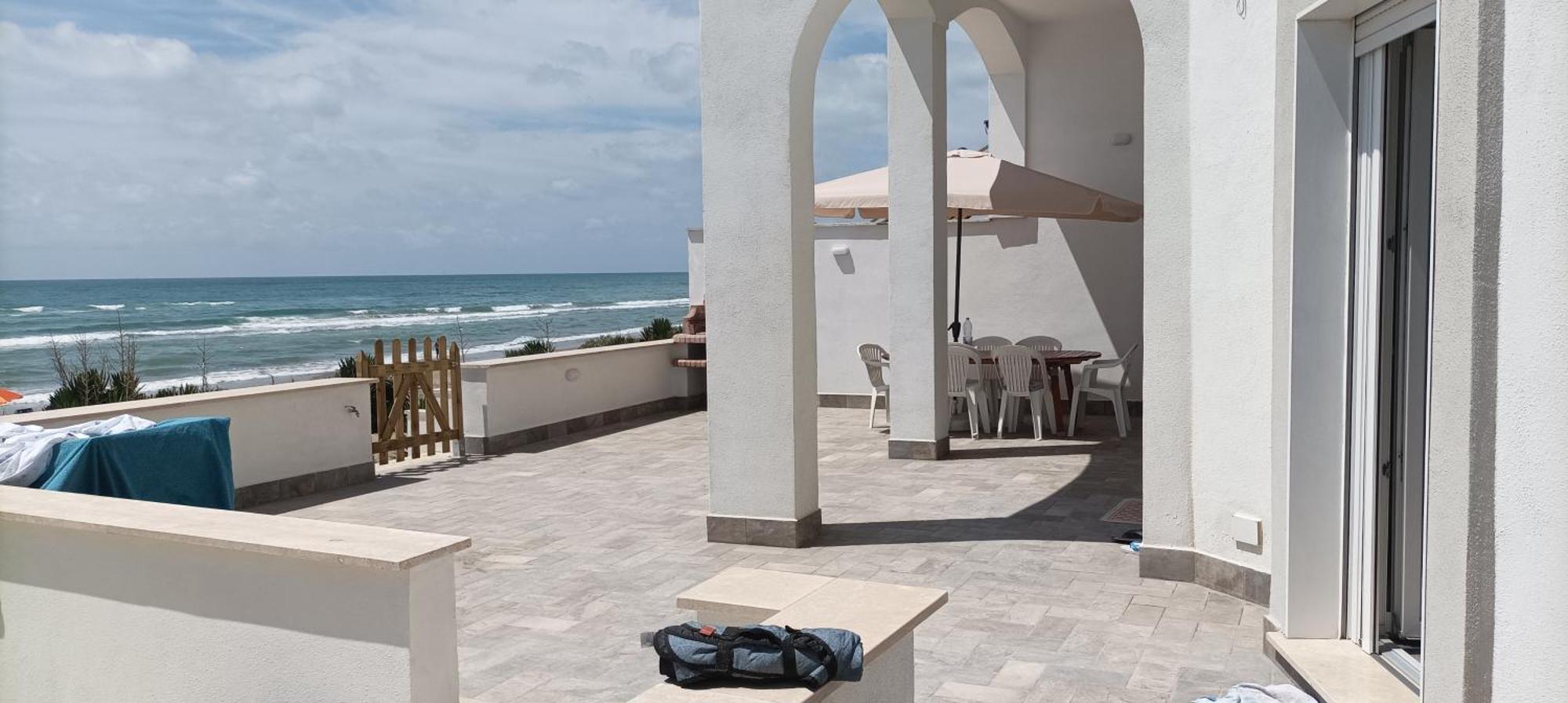 The Suite On The Beach Torvaianica Exterior photo