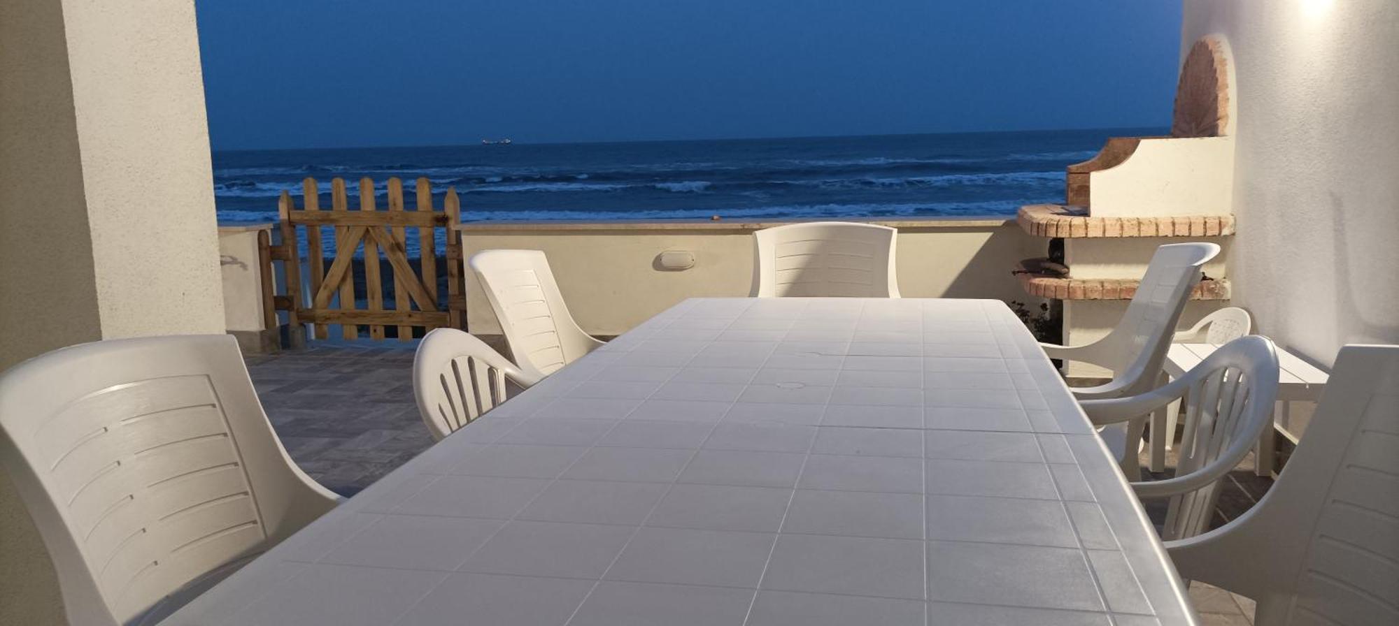 The Suite On The Beach Torvaianica Exterior photo
