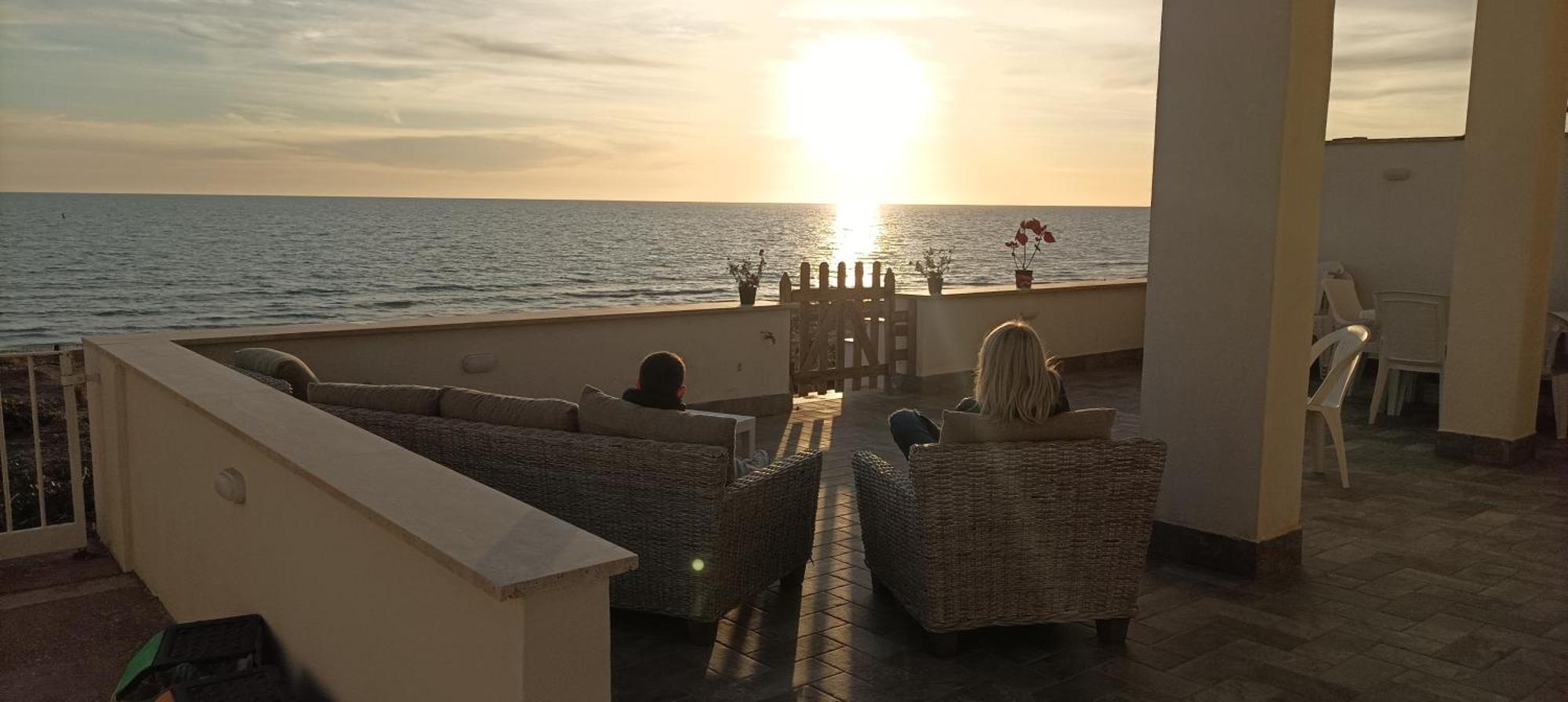 The Suite On The Beach Torvaianica Exterior photo