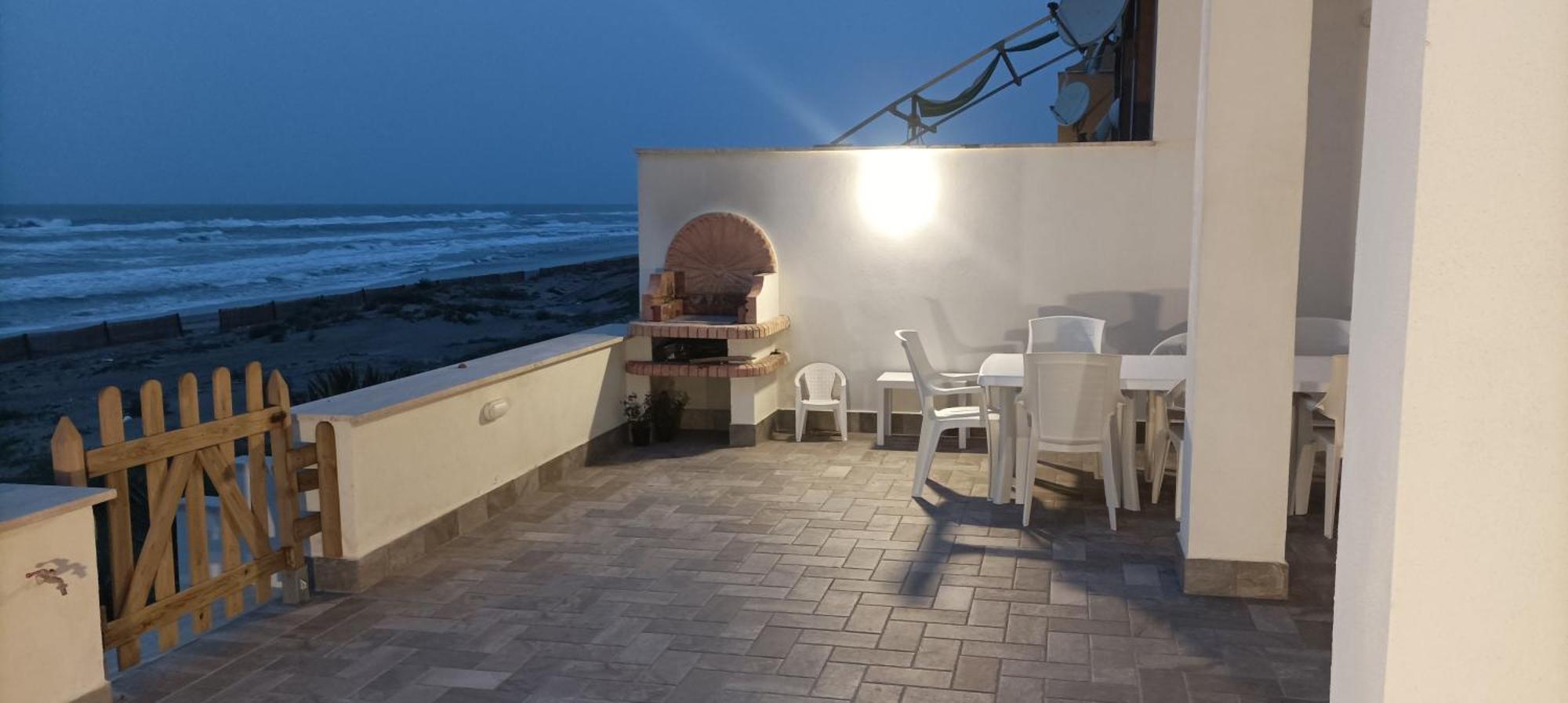 The Suite On The Beach Torvaianica Exterior photo