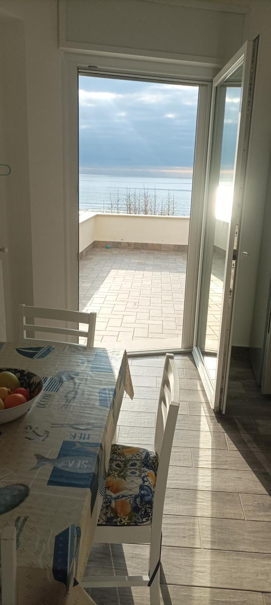 The Suite On The Beach Torvaianica Exterior photo