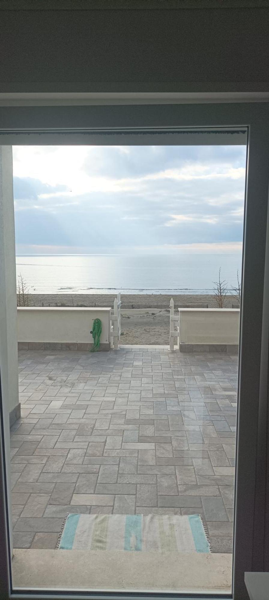 The Suite On The Beach Torvaianica Exterior photo