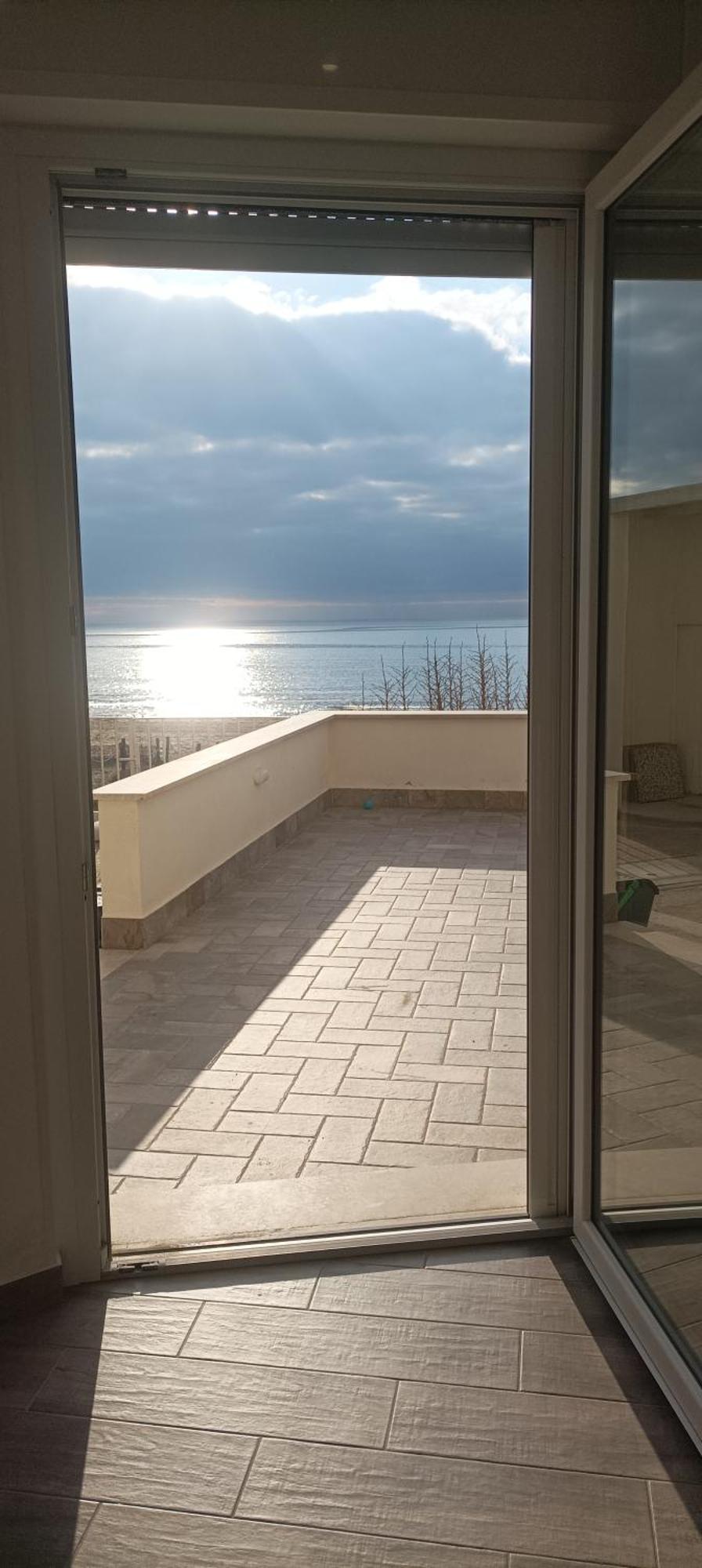 The Suite On The Beach Torvaianica Exterior photo
