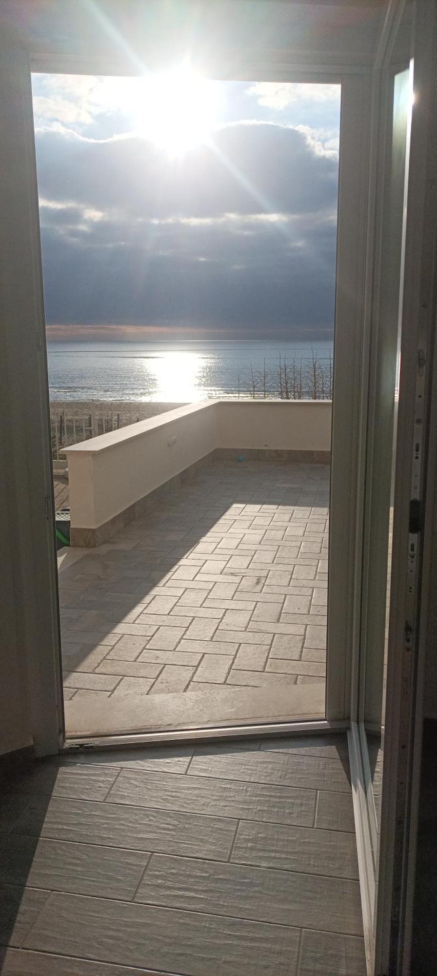 The Suite On The Beach Torvaianica Exterior photo