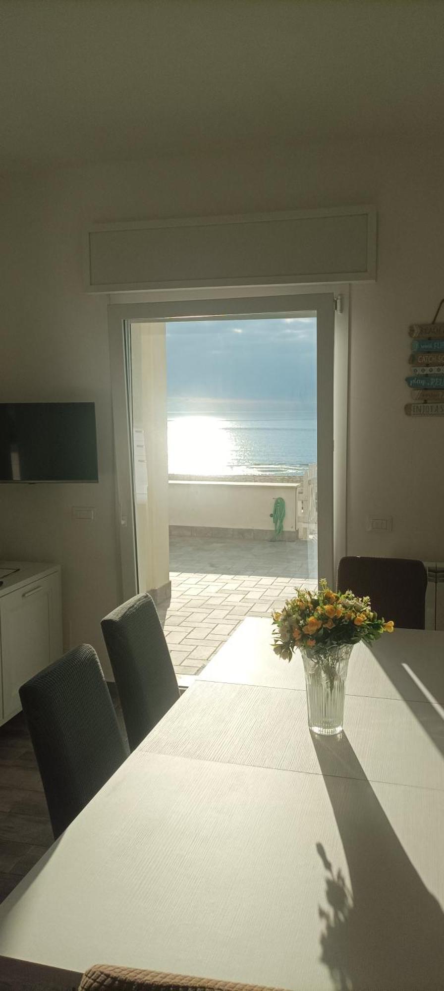 The Suite On The Beach Torvaianica Exterior photo